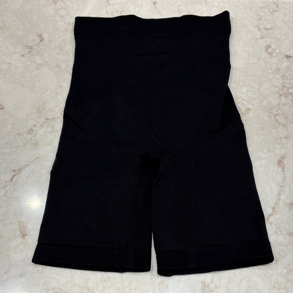 Skinnygirl Black Smoothers & Shapers Short Tights